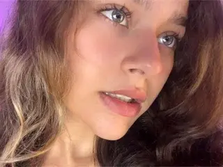 Littlecheerry69  live sex cam