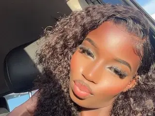 Sexyluxy  live sex cam