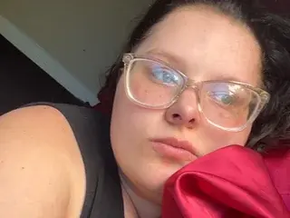 Youroneandonly26  live sex cam