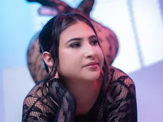 Alondrasoomer  live sex cam