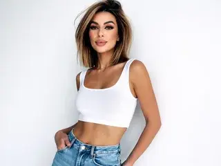 AnayseMaze  live sex cam