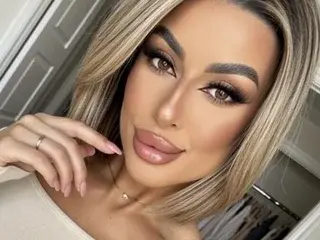 AnayseMaze  live sex cam