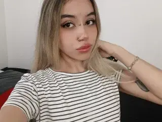 Cybermoon  live sex cam