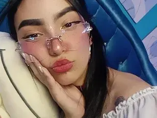 LindaPrettyxx  live sex cam