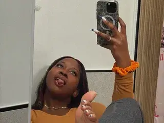 Ssolez  live sex cam