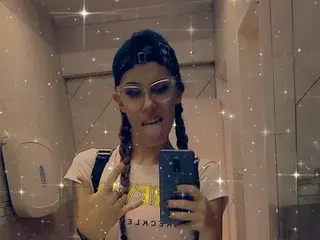 SloaneRivers  live sex cam