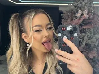 KylieJoyce  live sex cam
