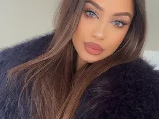 RAVVEN  live sex cam