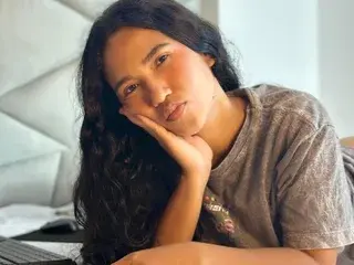 Maddy_18  live sex cam