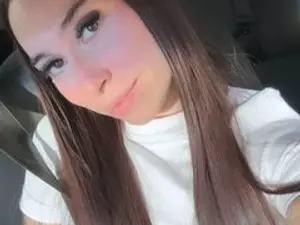 TaniaKatts  live sex cam