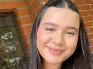 DainaHolmes  live sex cam