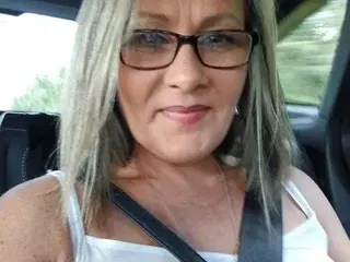 IrishMilfRoxie34dd  live sex cam