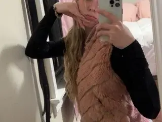 Renni  live sex cam