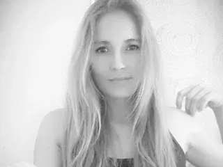 IzuryBlonde  live sex cam