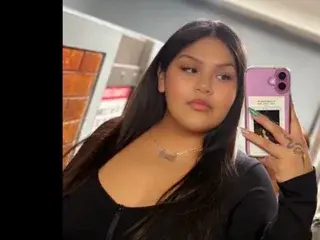 RoxyLuxeCruz  live sex cam