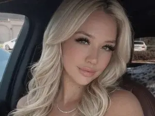 Sabrina_xx  live sex cam