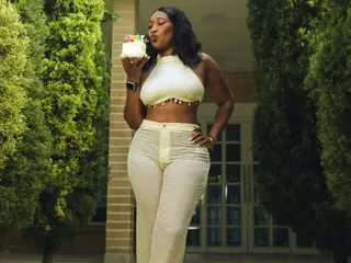 MarahJones  live sex cam