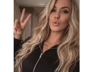 NaughtyLeahUK  live sex cam