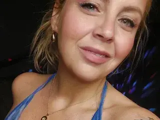 DaisyKnickers  live sex cam