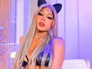 Salomebenz22  live sex cam