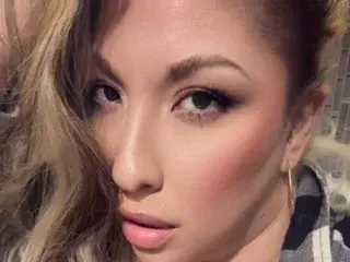PrincessBUTinQUEENera  live sex cam