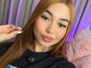 AmberLeeaf  live sex cam