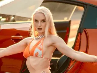 SilverCouture  live sex cam