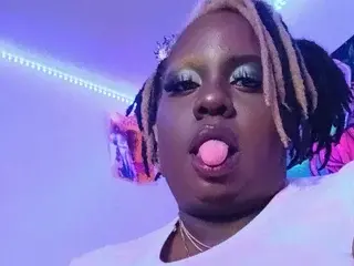Harleydabusty  live sex cam