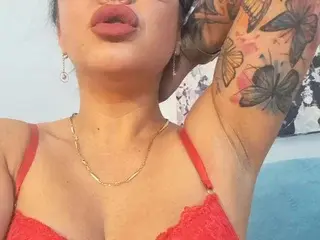 PearlsSquirt  live sex cam