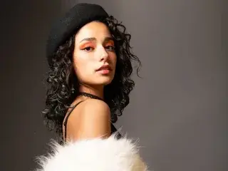 Venuzz_99  live sex cam