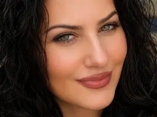Bellastarrrr  live sex cam