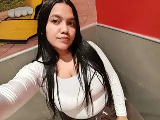 IsabelRose33  live sex cam