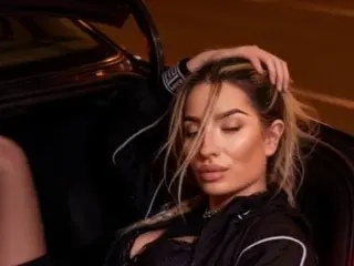 MeganBlazeee  live sex cam