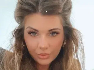 Milf_Sutton  live sex cam