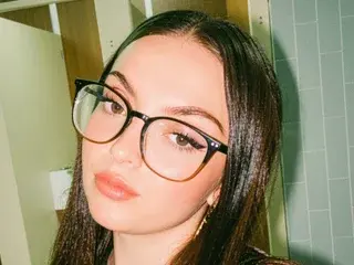 GeeXOX  live sex cam
