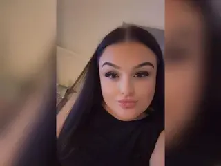 Juicyxlucyx  live sex cam