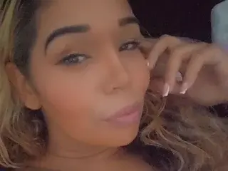 Catamelgirl82  live sex cam