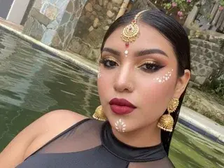 Iniya_Parul  live sex cam