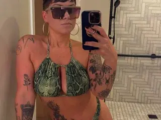 GoddessPixieXOXO  live sex cam