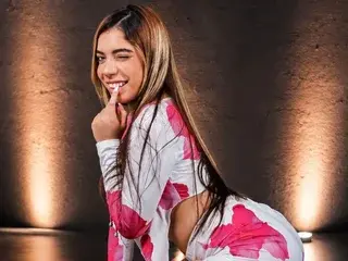 Charlott_iconic67  live sex cam