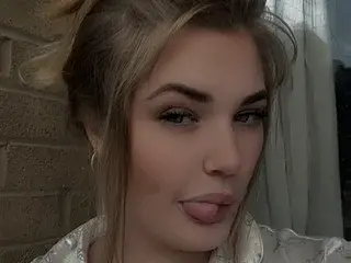 CurvyCarlyXXO  live sex cam