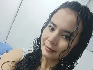 SuzzieV  live sex cam