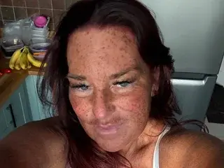 BettyBoo75  live sex cam