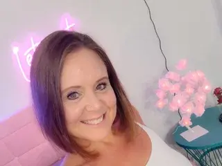 CourtneyLynn  live sex cam