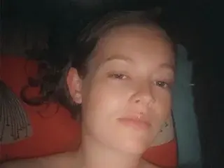 Marilyn_more_uk  live sex cam