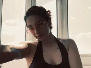 LEILAAx  live sex cam