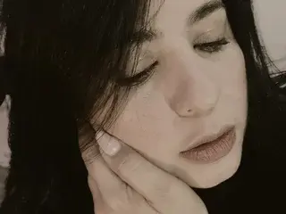 LauraCastaneda  live sex cam