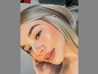 AimeeCollinss  live sex cam