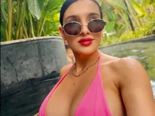 Violet_hott  live sex cam