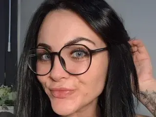 Marriedmia  live sex cam